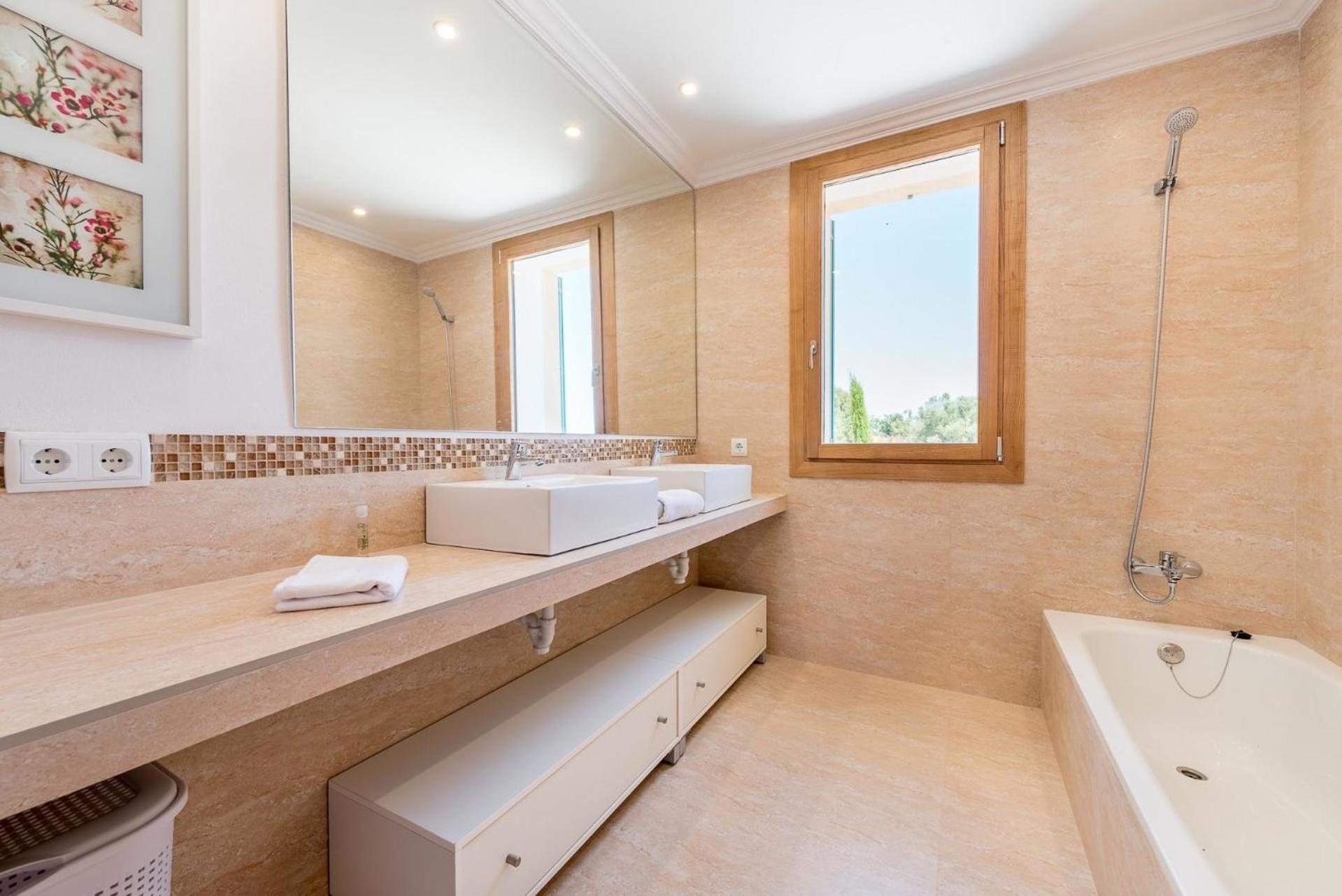 Ferienhaus Mit Privatpool Fuer 6 Personen Ca 200 Qm In Felanitx, Mallorca Suedostkueste Von Mallorca *